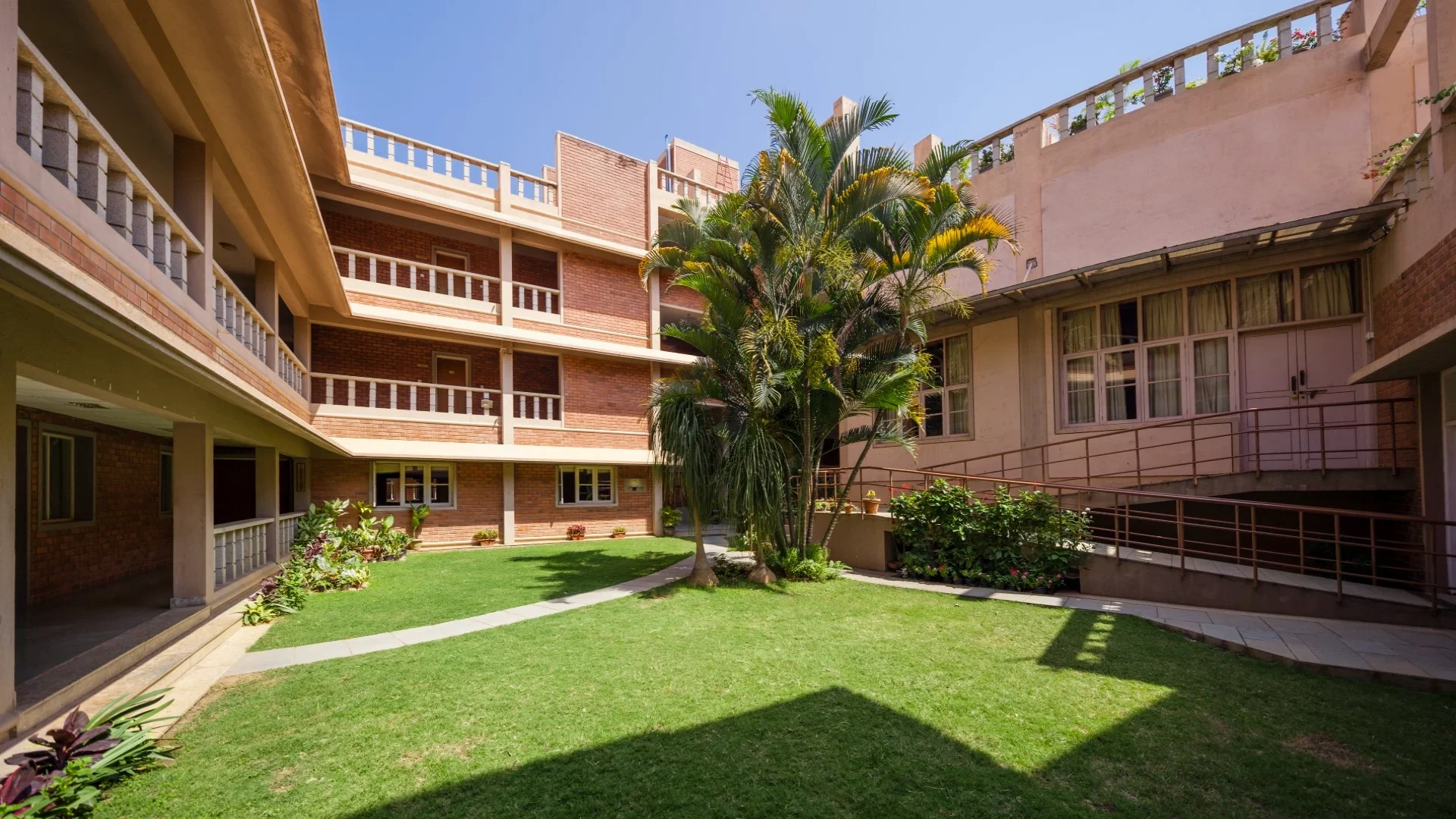 Saiacs CEO Centre